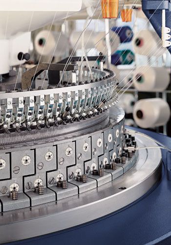 Knitting machine
